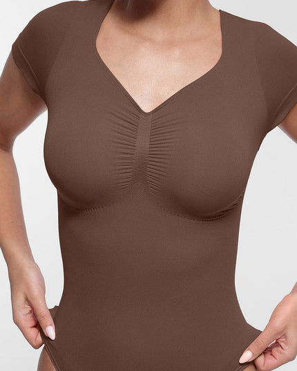 Novelia™ Sculpt – tvarující body s krátkým rukávem a tanga střihem