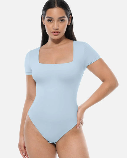 Novelia™ Sculpt – tvarující body se čtvercovým výstřihem a tanga střihem