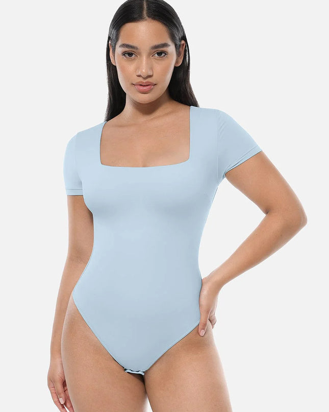 Novelia™ Sculpt – tvarující body se čtvercovým výstřihem a tanga střihem