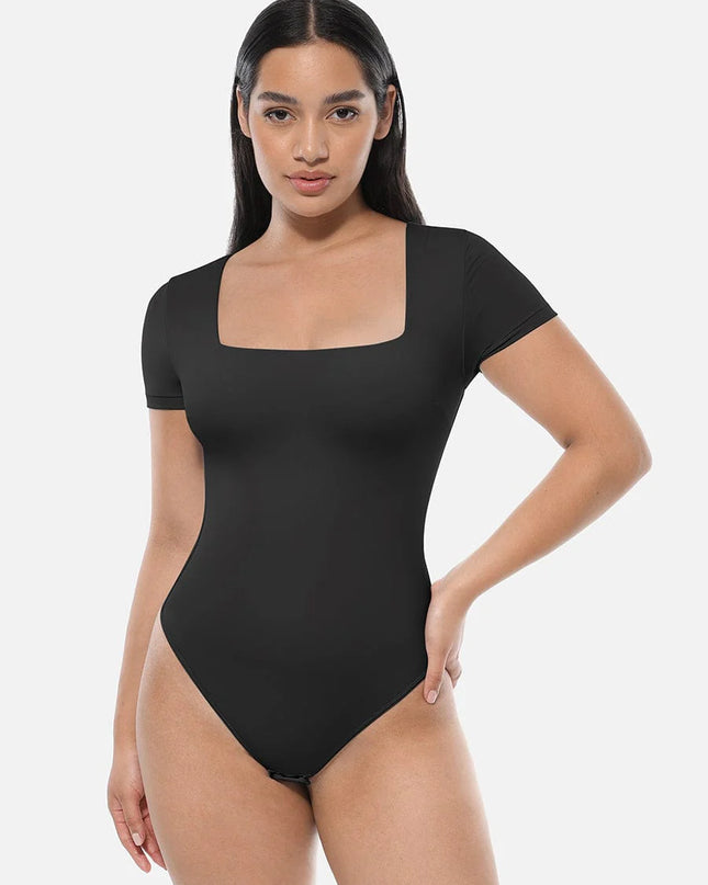 Novelia™ Sculpt – tvarující body se čtvercovým výstřihem a tanga střihem