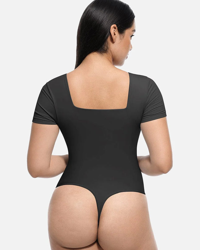 Novelia™ Sculpt – tvarující body se čtvercovým výstřihem a tanga střihem
