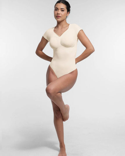 Novelia™ Sculpt – tvarující body s krátkým rukávem a tanga střihem
